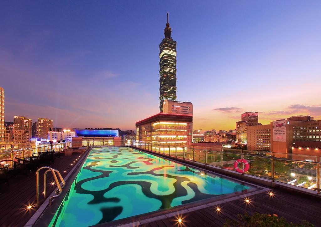 Humble House Taipei, Curio Collection By Hilton Hotel Exterior foto View of Taipei 101 from the rooftop pool