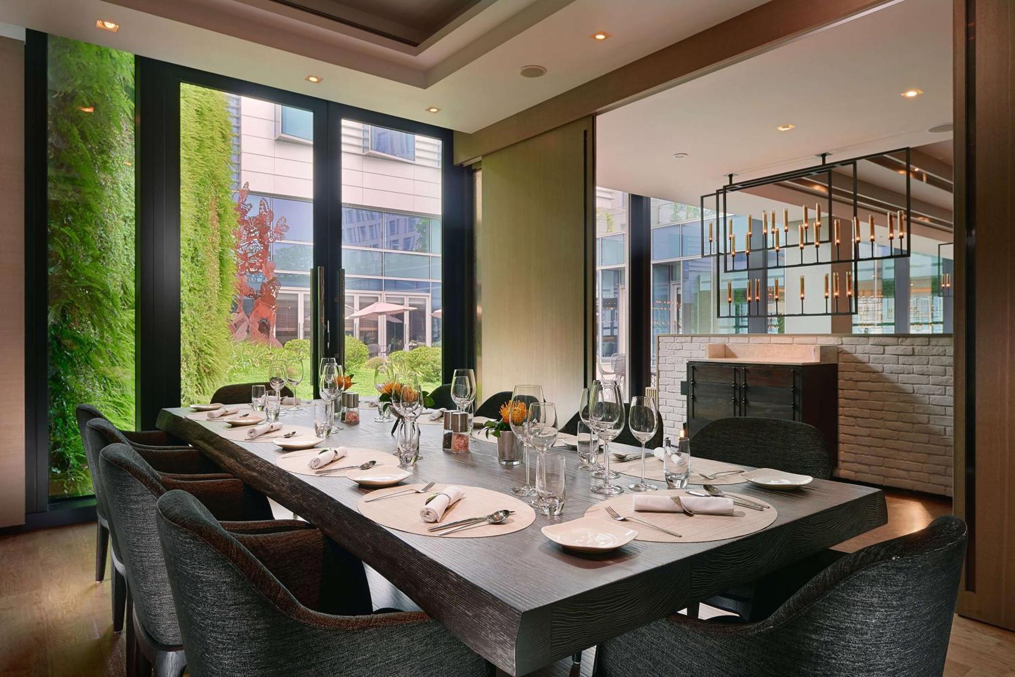 Humble House Taipei, Curio Collection By Hilton Hotel Exterior foto The Table