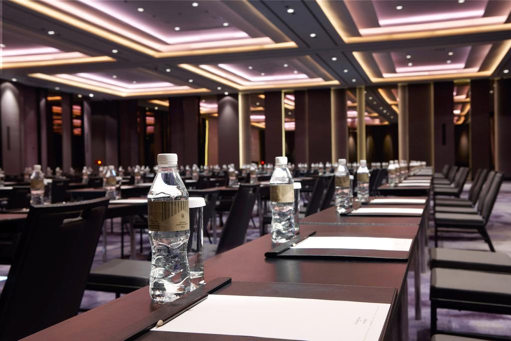 Humble House Taipei, Curio Collection By Hilton Hotel Exterior foto Meeting room