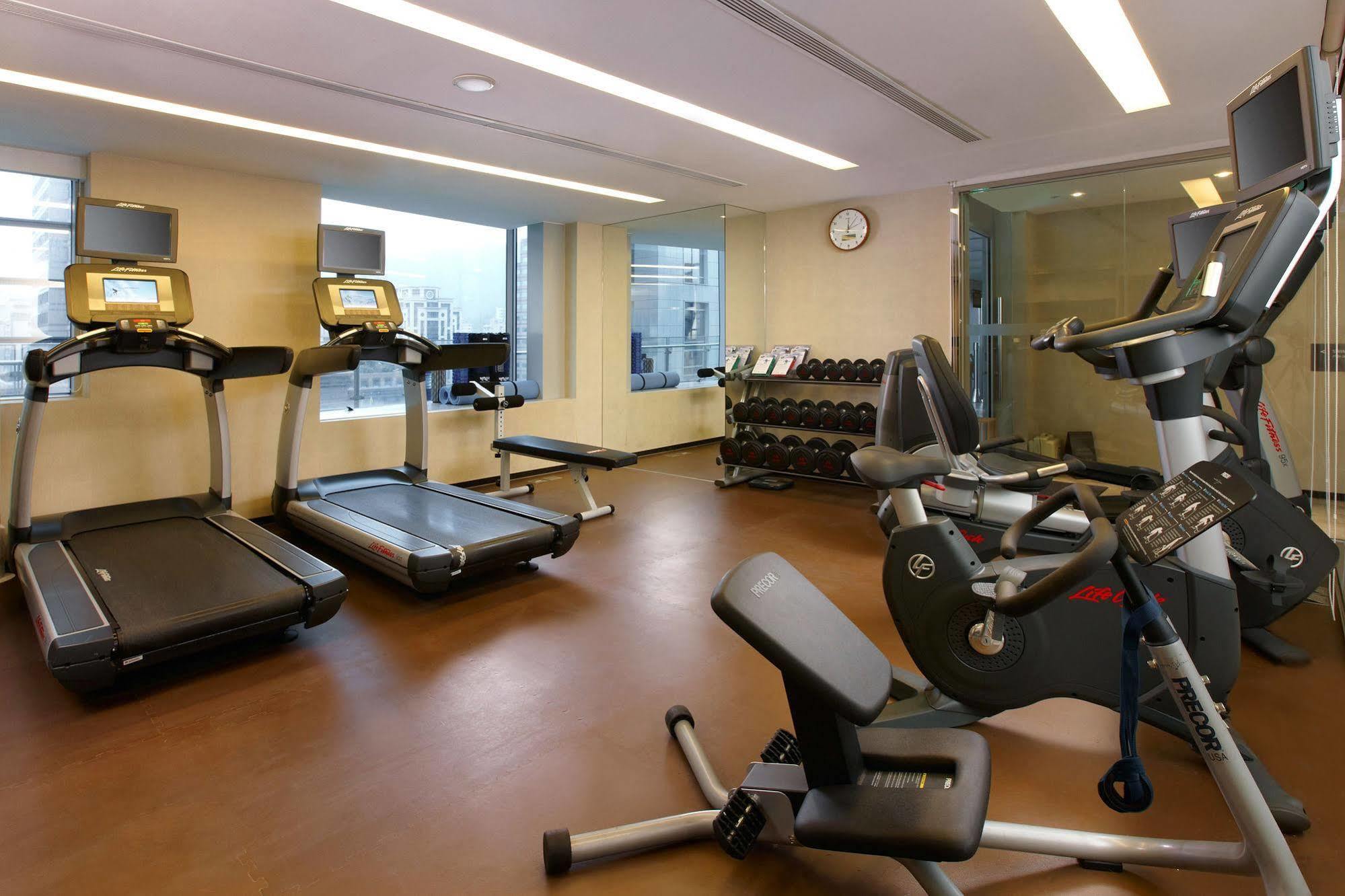 Humble House Taipei, Curio Collection By Hilton Hotel Exterior foto The gym at the hotel